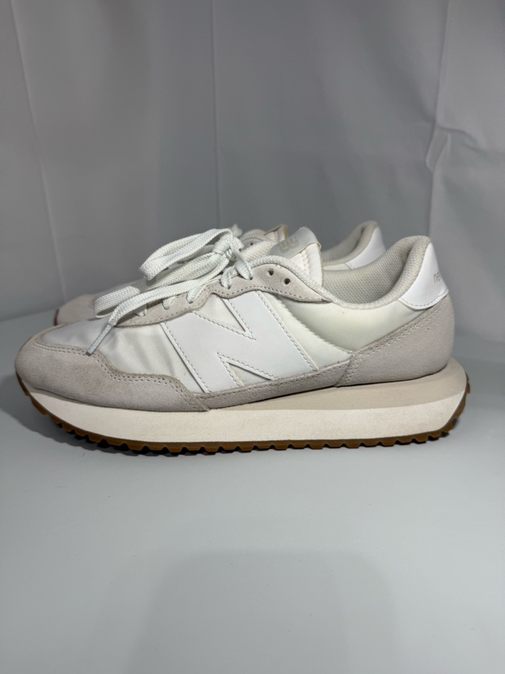 New Balance 237 White Beige Sneakers Womens Size 9 WS237NN